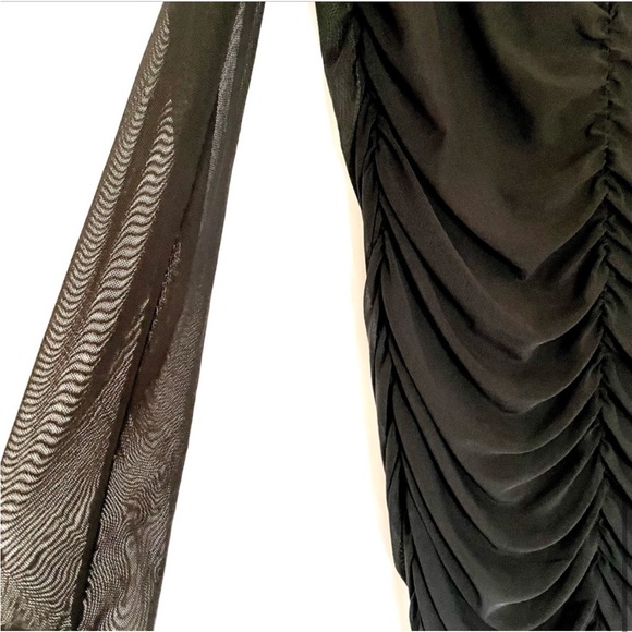 Elegant Black Off-Shoulder Dress - Picture 5 of 8